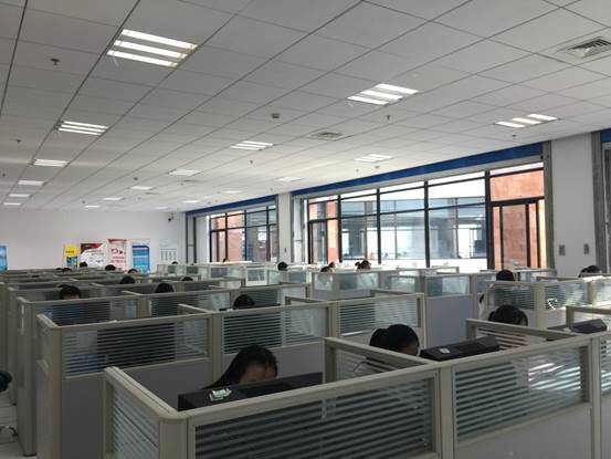 说明:G:\工作\2017-2018-2\专业比赛新规\2018外研社全国英语大赛参赛通知（1）\初赛\初赛现场照片.jpg
